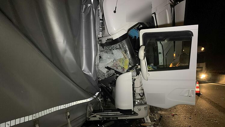 Auf der A3 zwischen den Anschlussstellen Rottendorf und Würzburg/Randersacker kam es zu einem Unfall mit fünf Lastwagen.