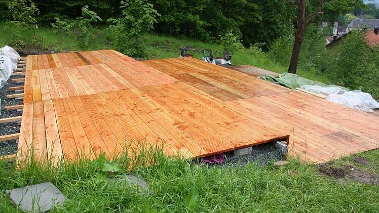 Die Terrasse bietet viel Platz.