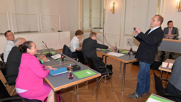 Die BUB-Fraktion (links) wird in Zukunft nicht mehr in dieser Form zusammensitzen. Foto: Ronald Rinklef