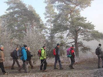 Zwischen den Jahren einmal ausbrechen aus dem Alltag: die Gruppe der verheirateten Männer auf dem Weg durch die Rhön. Foto: Michael Kübert