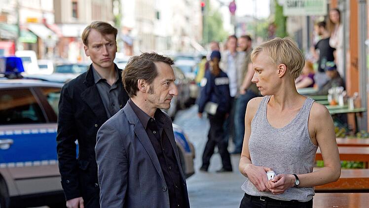 Der bislang letzte Auftritt von Boris Aljinovic (Mitte) als Felix Stark: Im November 2014 lief sein 31. "Tatort"-Fall. Am Ende wird er angeschossen. Ob er &uuml;berlebte? Damals lautete die Antwrt auf die Frage wie der Titel der Episode: "Vielleicht".