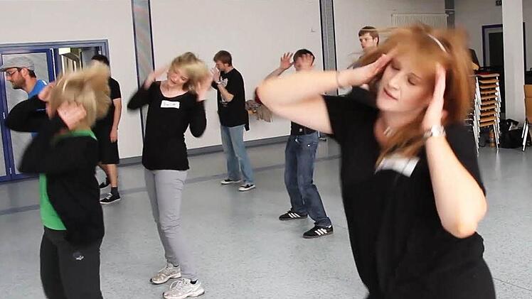 Einen Meilenstein der Pop-Kultur, das Musical "Hair", bringt die Künstlerwerkstatt Stegaurach im September 2014 auf die Bühne. Jetzt fanden die ersten Castings statt.  Foto: Sabine Christofzik