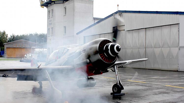 Am Boden wirbelte die "Focke Wulf" mächtig Staub auf und sorgte mit laufendem Motor für viele Dezibel.