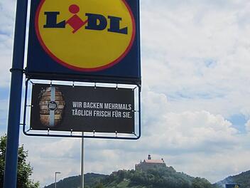 In Kulmbach sind Lidl-Mitarbeiter und Kunden erleichtert, dass der Täter hinter Gittern sitzt. Foto: Stephan Tiroch