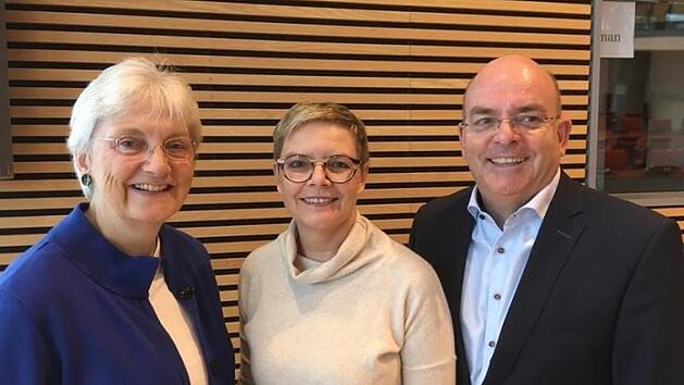 Sabine Dittmar bleibt gesundheitspolitische Sprecherin der SPD-Fraktion im Bundestag. Sie wurde ebenso wie ihre Stellvertreter Heike Baehrens (links) und Dr. Egon Franke (rechts) best&auml;tigt und erneut in den Fraktionsvorstand gew&auml;hlt.  Foto: Michael Frank