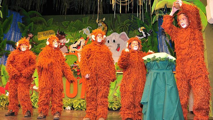 "Wer hat die Kokosnuss geklaut?" Eine schöne Nummer, mit der die "Bugs Bunnys" die Büttensitzung der "Elf weisen Hasen" eröffneten.