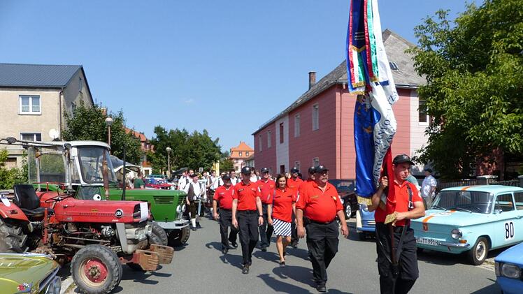 Eine Abordnung der Feuerwehr  Pilisszentivan. Foto: Klaus-Peter WulfFoto: Klaus-Peter Wulf