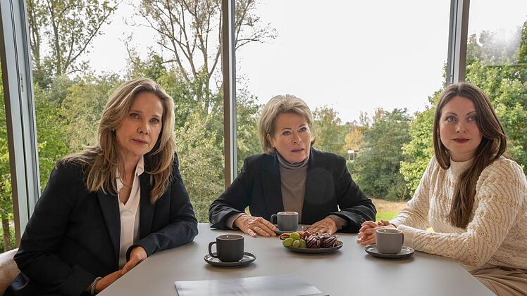 Kommissarin Anna Springer (Rita Russek, Mitte) kennt Mechthild Eckes (Ann-Kathrin Kramer, links) vom städtischen Wasserwerk und Julia Brosenius (Alice Dwyer) von "Münster Quell" bereits. Die drei sind in der "Netzwerkinitiative für mehr Frauen in Führungspositionen" aktiv.