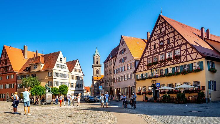 Altstadt mit St.-Pauls-Kirche in Dinkelsb&uuml;hl.