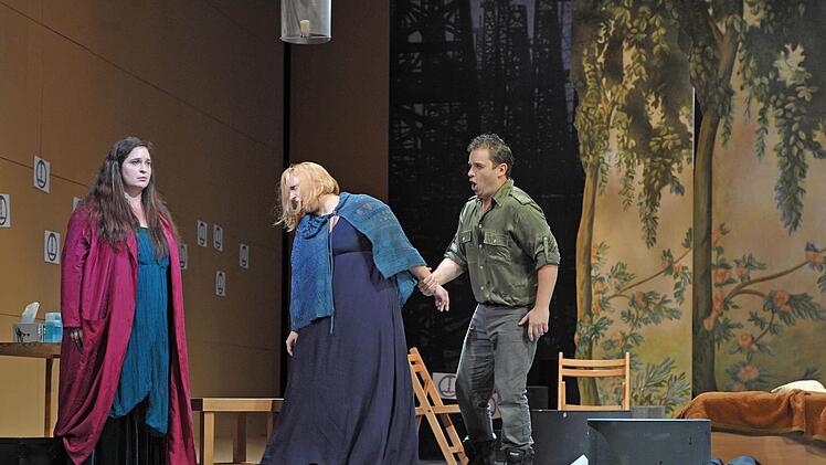 Szene aus Bellinis "Norma" am Landestheater Coburg.Foto: Andrea Kremper