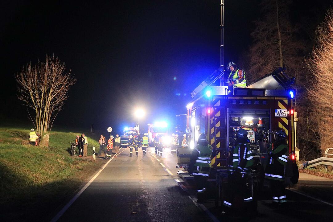 17-Jährige fährt in Pick up und wird verletzt
