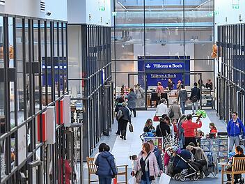 Einkaufen im Outlet-Center Selb