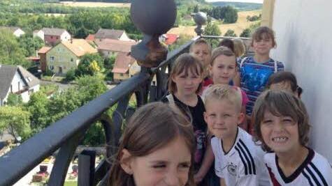 Auf dem Kirchturm in Langendorf  Foto: Schule
