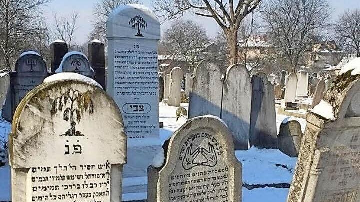 Die Spuren jüdischen Lebens in Europa erforschen Gymnasiasten aus Haßfurt im Rahmen eines Erasmus-Projekts der Europäischen Union. Foto: Sabine Weinbeer