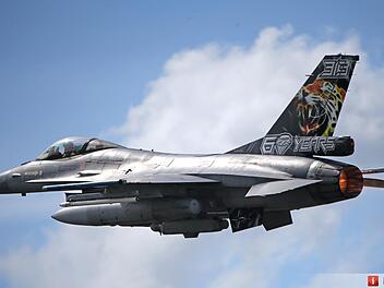 Ein solcher US-amerikanischer Milit&auml;rjet ist am 11.08.2015 nahe Bayereuth abgest&uuml;rzt. Foto: Axel Heimken/dpa