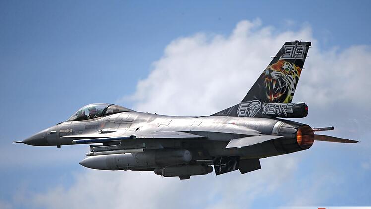 Ein solcher US-amerikanischer Milit&auml;rjet ist am 11.08.2015 nahe Bayereuth abgest&uuml;rzt. Foto: Axel Heimken/dpa