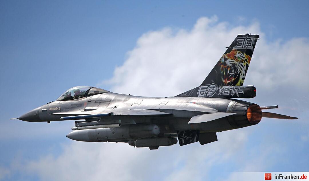 Ein solcher US-amerikanischer Militärjet ist am 11.08.2015 nahe Bayereuth abgestürzt. Foto: Axel Heimken/dpa