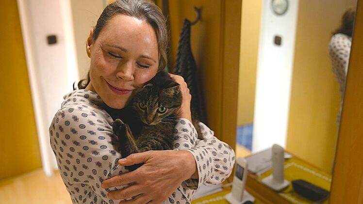 Eine Frau lebt sehr zur&uuml;ckgezogen mit ihrer Katze. Als sie ermordet wird, erschweren ihre Lebensumst&auml;nde die Ermittlungen.