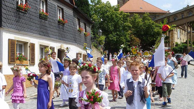 Ein großer Gregori-Festzug bewegte sich gestern Nachmittag durch Thurnau. Fotos: Katharina Müller-Sanke
