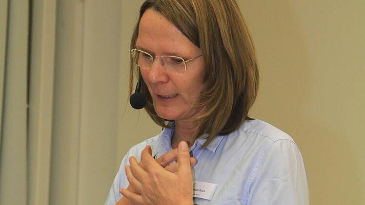 Auch Selbstmitgefühl kann man lernen, erläuterte Dr. Elisabeth Rauh im Rahmen eines Gesundheitsgespräches.  Foto: Gerda Völk