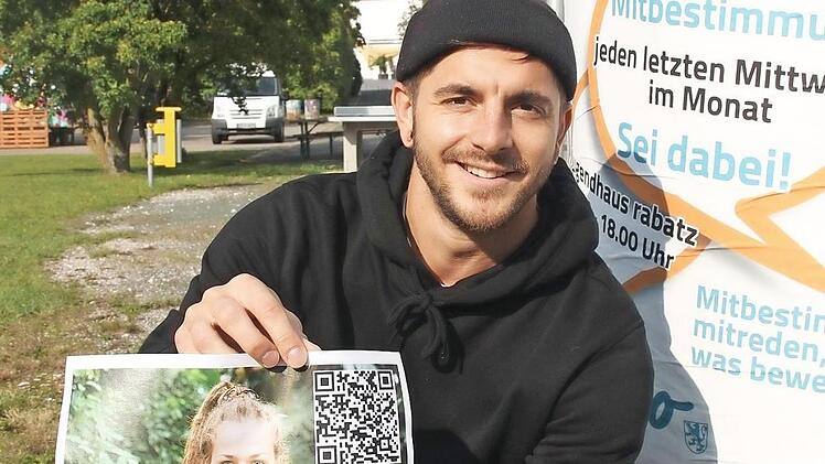 Daniel Birk wirbt für die Umfrage. Foto: privat