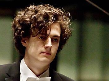 Ein Wiederhören mit dem in Coburg aufgewachsenen Pianisten Leonhard Dering verspricht die Klavier-Gala am 26. Juli. Fotos: Jochen Berger