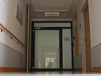 Die Tür zum Kreißsaal bleibt geschlossen. Fotos: Benedikt Borst