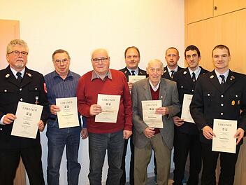 Ehrungen gab es bei der FFW Rupboden (von links): Karl Klein (40 Jahre Vereinszugehörigkeit), Hans-Richard Ullrich (50), Willi Baumgartner (65), Bernd Richter (30), Willi Riemey (65), Tobias Müller (20), Norbert Oster (20), Thomas Hüfner (20). Foto: FFW Rupboden