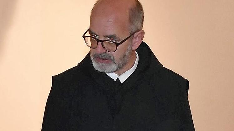 Abt Beda Maria Sonnenberg bei seinem Vortrag  Foto: Petra Malbrich