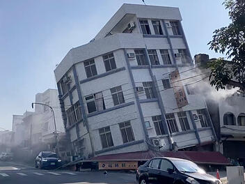 Schweres Erdbeben vor Taiwan