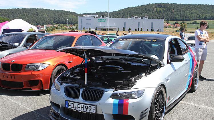 Sportwagen oder ganz normale Familienkutsche - in Himmelkron trafen sich BMW-Fans jeder Couleur.