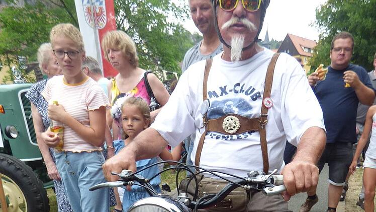 Geo Stenglein aus Breitenlasau bildete mit seiner Motto Guzzi  Galetto die Zugspitze der Oldtimerrundfahrt