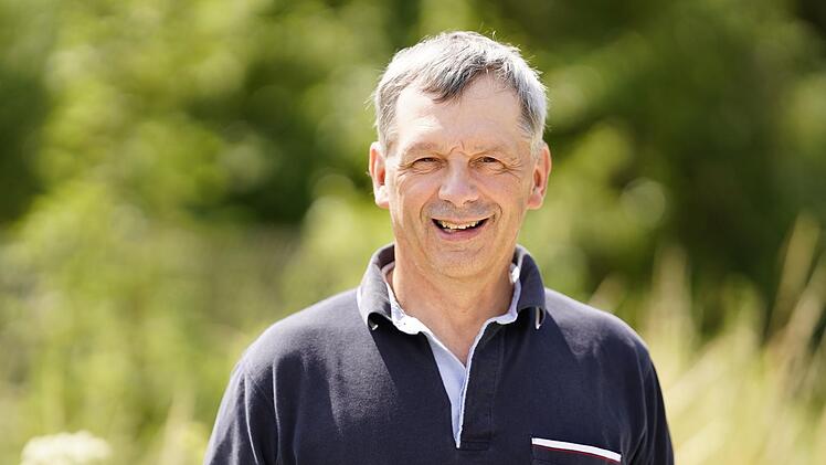 Der verwitwete 60-Jährige wünscht sich Nähe zu seiner Hofdame.