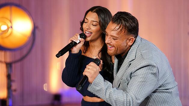 Traumduo? Menowin sang mit Delijah Haile "At Last" (Etta James).