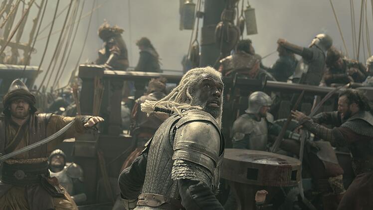 Corlys Velarion (Steve Toussaint) k&auml;mpft bei der Schlacht an der Gurgel.