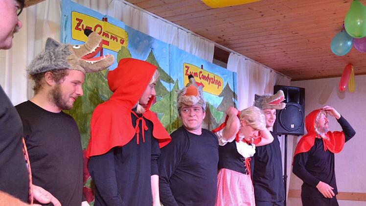 Das Männerballett Wildflecken mit dem etwas anderen Rotkäppchen.