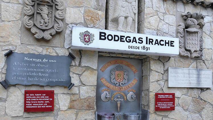 In der Nähe von Estella gibt es Gratis-Wein für Pilger, doch Helmut Böhnlein hat sich lieber am Wasser gelabt.