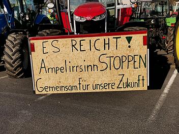 Protest-Spirale nicht mehr zu stoppen? Neue Umfragen dürften Ampel ins Schwitzen bringen Protest-Spirale nicht mehr zu stoppen? Neue Umfragen dürften Ampel ins Schwitzen bringen