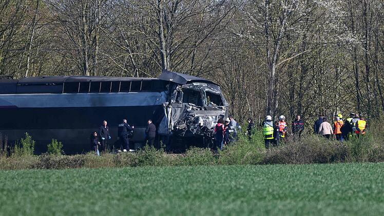 TGV kracht in Nordfrankreich in Laster