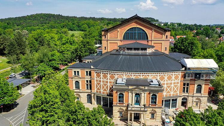 Die Bayreuther Festspiele feiern 2026 ihr 150-Jahre-Jubil&auml;um. Sie werden mit Wagners fr&uuml;her Oper "Rienzi" er&ouml;ffnet.