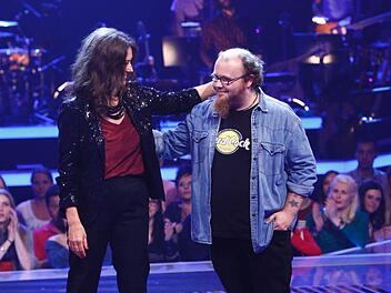 Mit seiner Version von "A whiter Shade of Pale" konnte sich Andreas Kümmert aus Gemünden am Main gegen seine Konkurrentin Anja Lerch durchsetzen. Foto: ProSieben/Sat.1/Richard Hübner