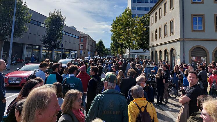 "Globaler Klimastreik" in Bamberg: Senioren schlie&szlig;en sich Jugend an - "ihre Welt kaputt gemacht"