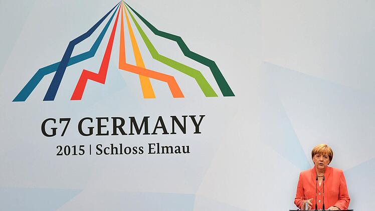 Bundeskanzlerin Angela Merkel spricht auf einer Pressekonferenz während des G7-Gipfels am 8. Juni 2015 in Elmau.  Foto: Peter Kneffel/dpa