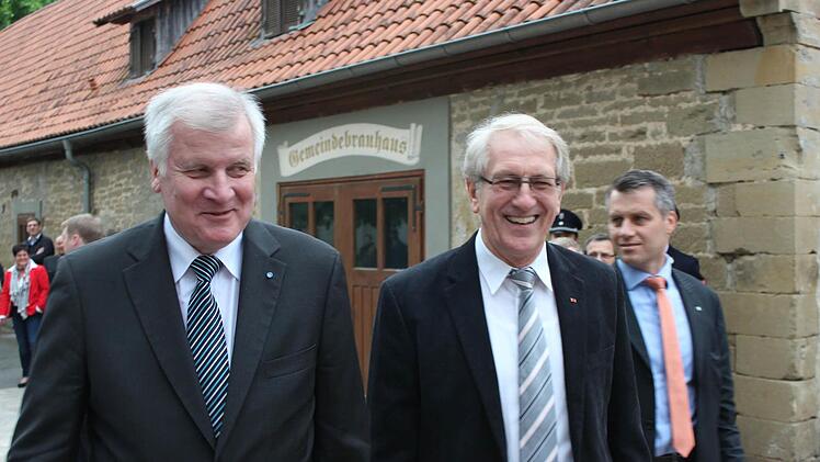 Ministerpräsident Horst Seehofer mit Anton Bauernschubert  Foto: Archiv/Philipp Bauernschubert