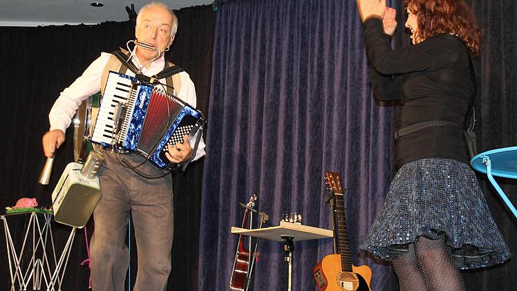 : Da staunt das Publikum nicht schlecht: Multiinstrumentalist Herbert in Aktion.