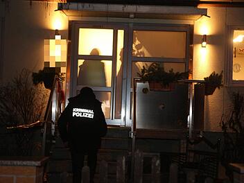 In Iphofen im Landkreis Kitzingen in Unterfranken wurden am Dienstagabend (14. Februar 2017) zwei Leichen entdeckt. Offenbar hat sich ein Familiendrama abgespielt. Foto: NEWS5 / Herse