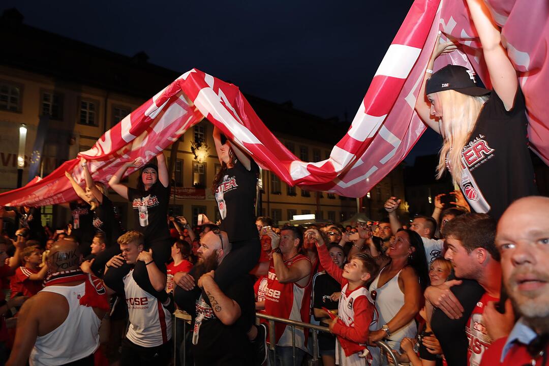 Brose Bamberg: Die Meisterfeier am Bamberger Maxplatz