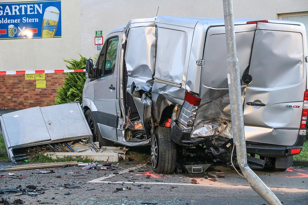 Nach Flucht vor der Polizei: Autofahrer erfasst Fußgänger im Kreis Coburg - drei Menschen teils schwerst verletzt