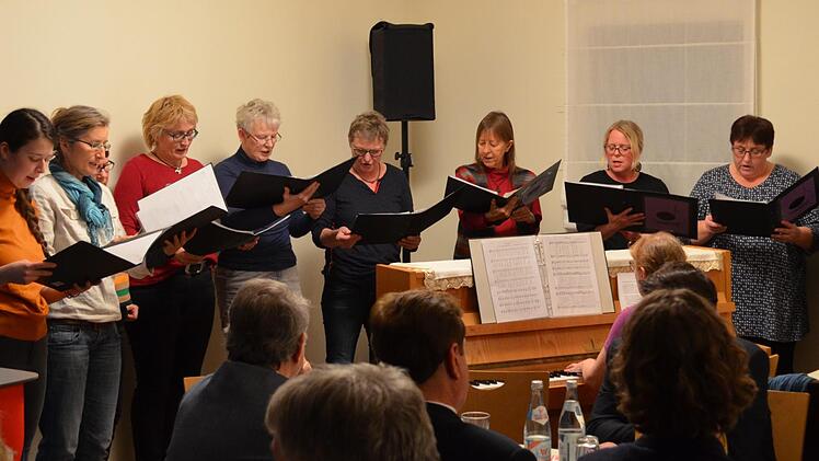Die "Lichtenfelser Frauenklänge" umrahmten den Abend mit Musik und begeisterten die Gäste.  Foto: Peter Zillig