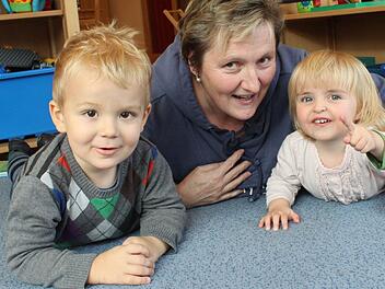 Lukas und Ida kommen regelmäßig in den Kinderkrippe.  Sie werden sie von  Ulla Hartenstein und ihren Kolleginnen betreut. Foto: Schneider